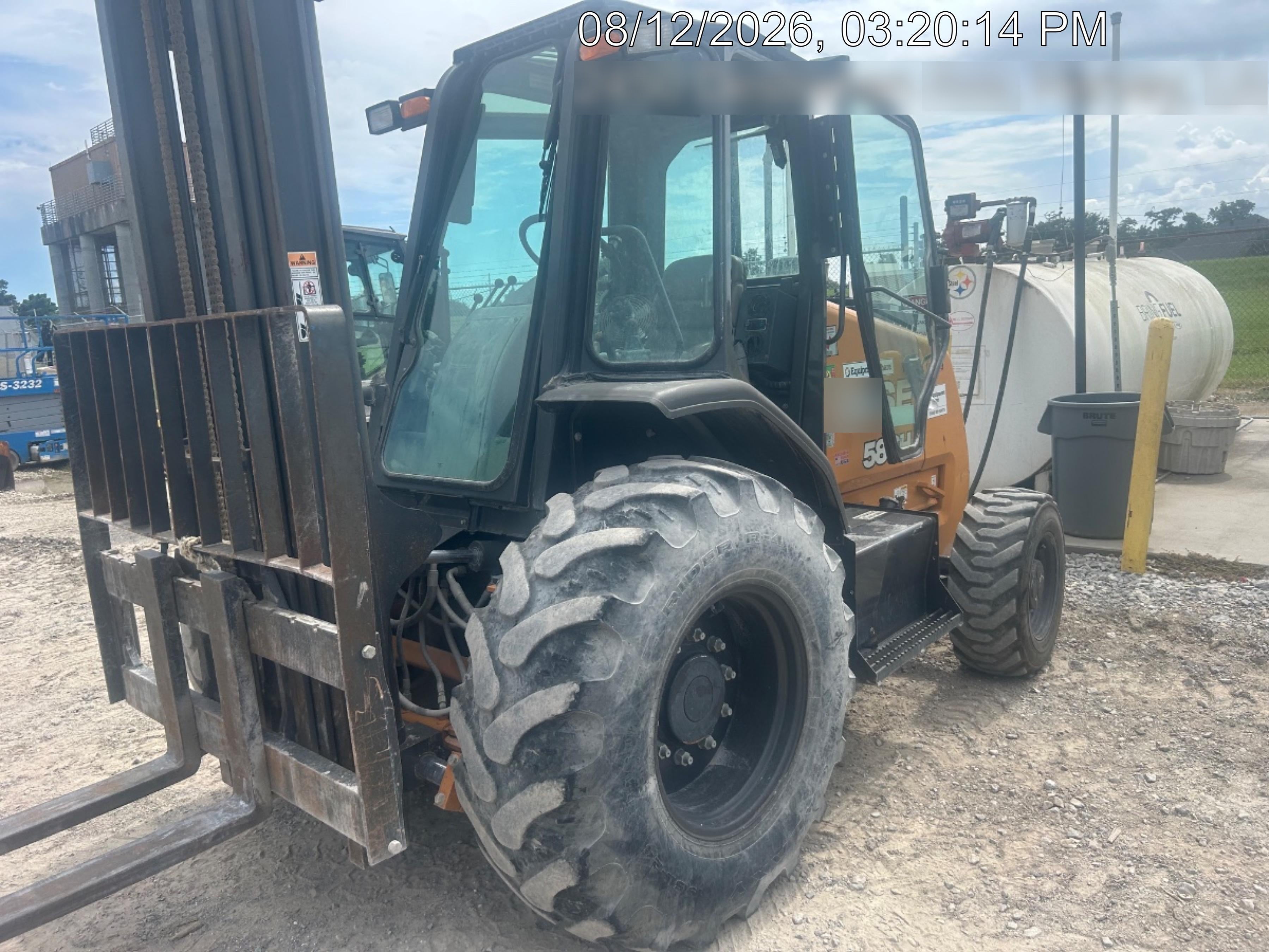 2021 CASE 586H