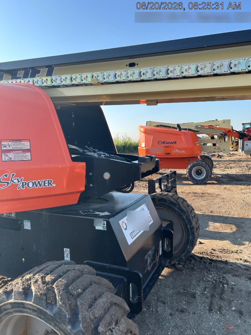 2023 JLG 660SJ