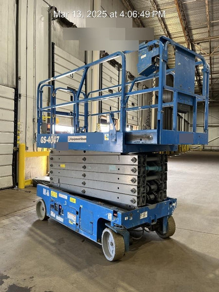 2019 Genie GS-4047 Folding rails with half height swing gate