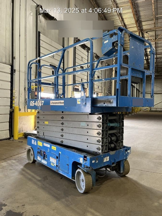 2019 Genie GS-4047 Folding rails with half height swing gate