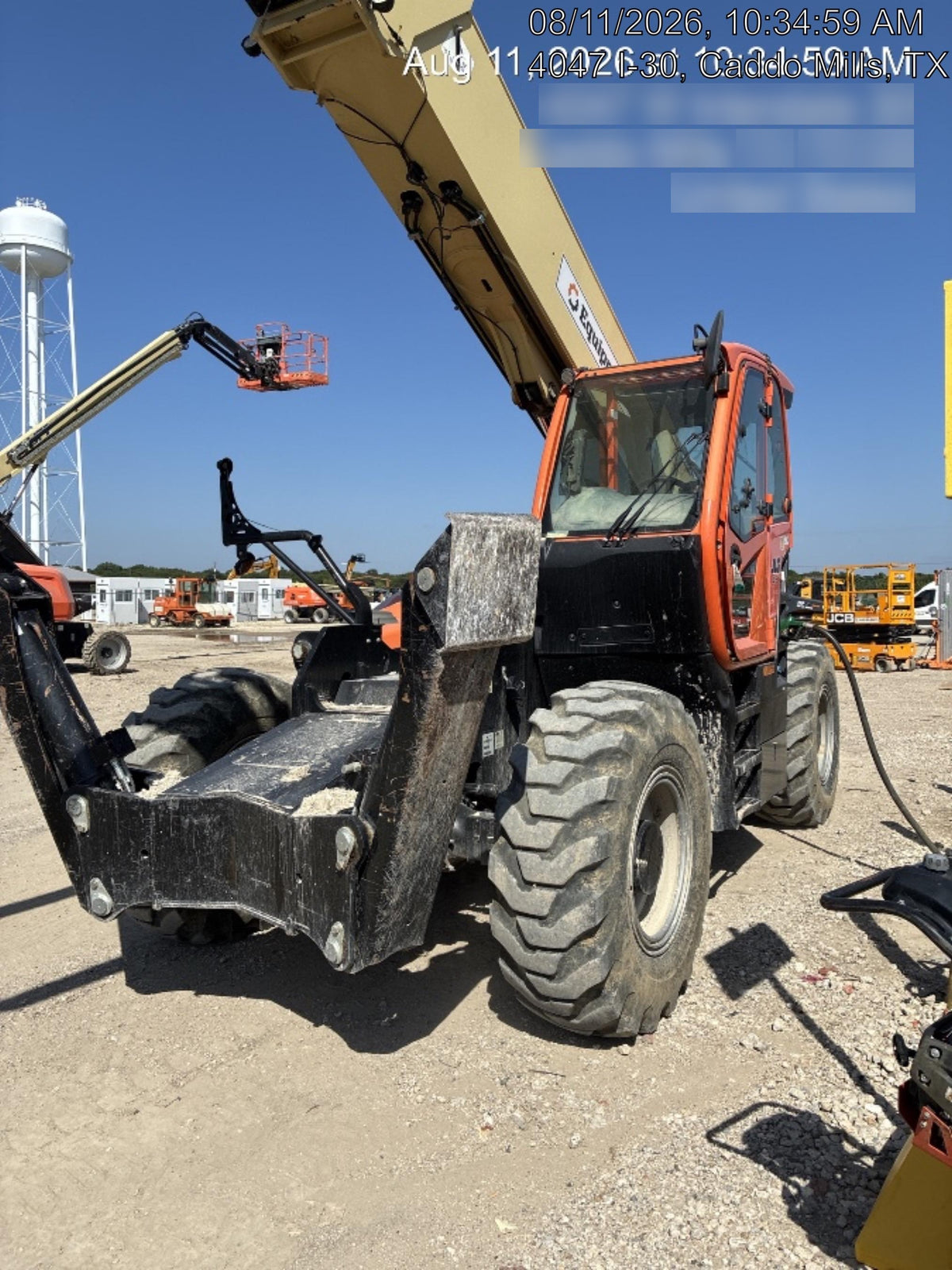 2022 JLG 1075