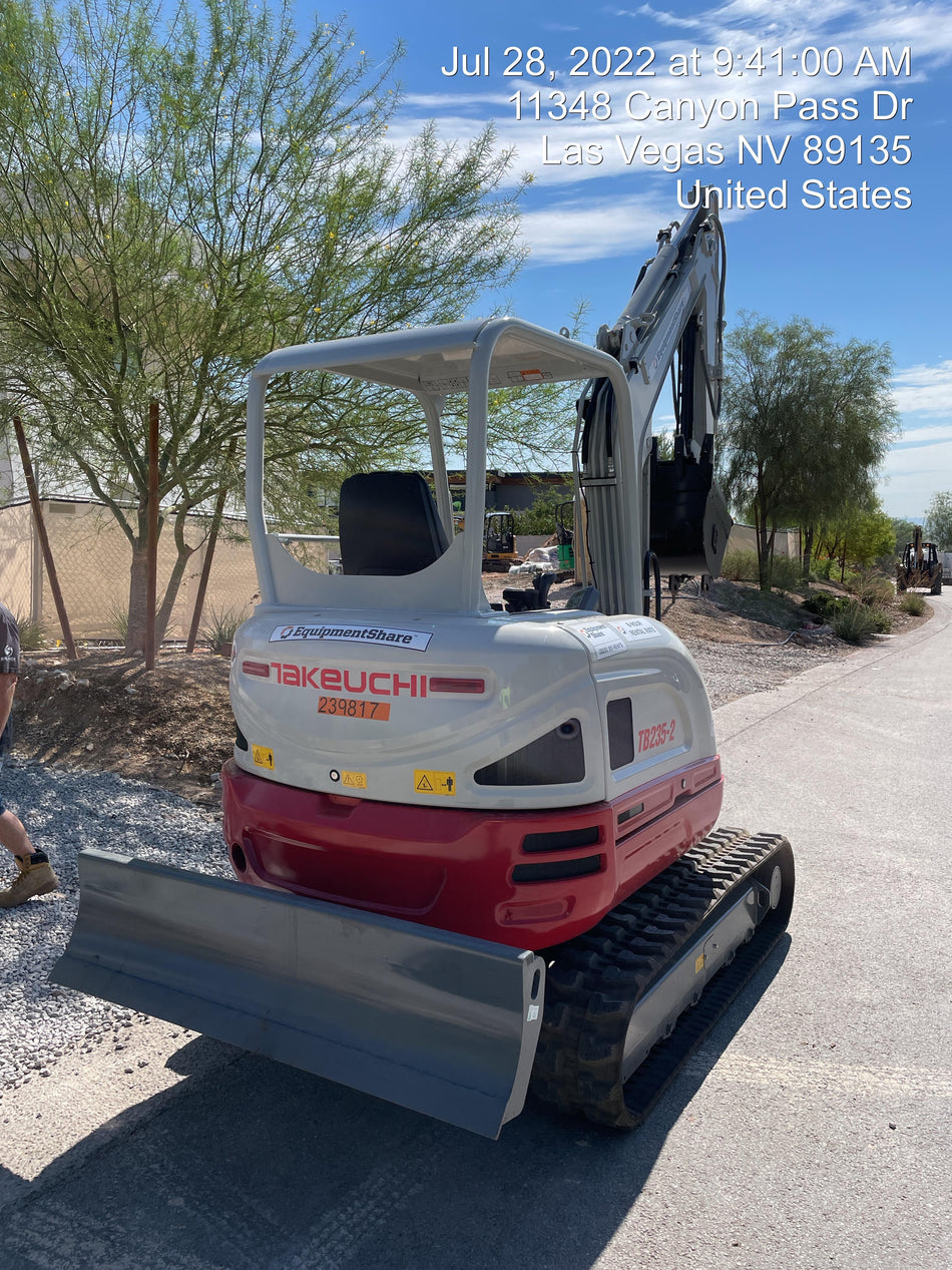 2022 TAKEUCHI TB235-2R