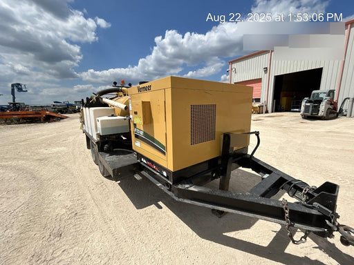 2021 Vac-Tron LP573XDT 500 Gallon Debris Tank w/ Hydraulic Tilt, two (2) 100 Gallon Water Tanks, Low Profile Torsion Axles (12,000 GVWR)