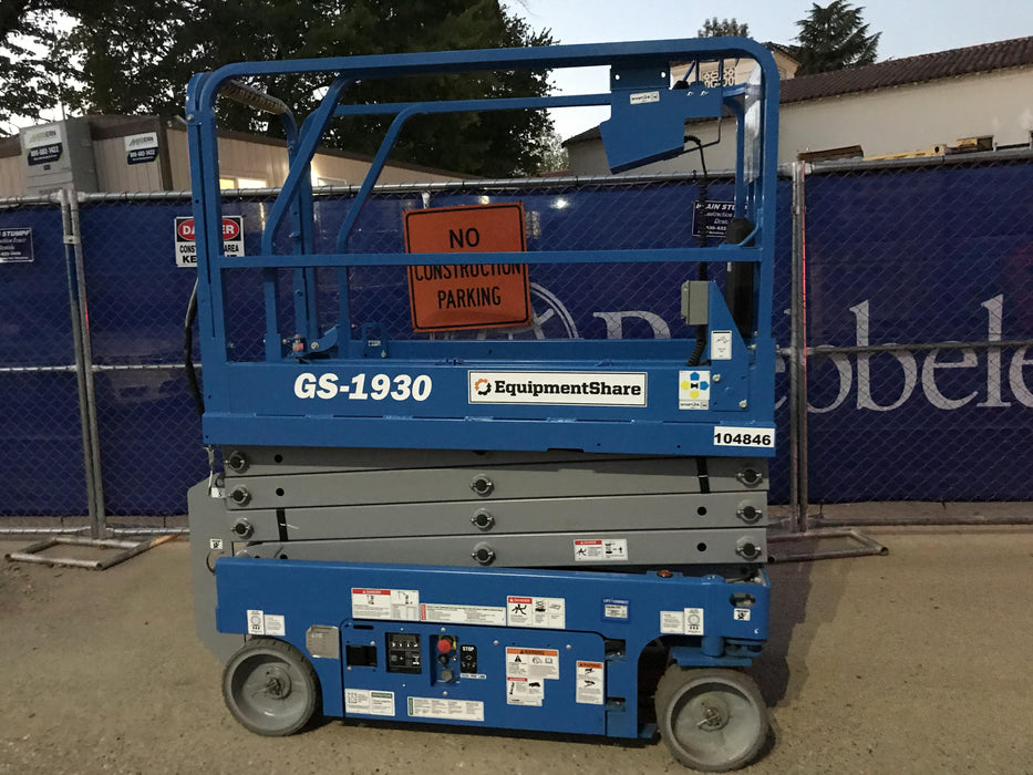 2020 Genie GS-1930 Solid Non Marking Tires, Beacon, Folding rails with half height swing gate, 800W Inverter