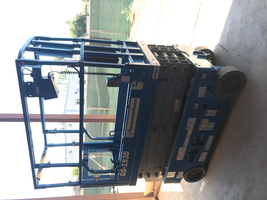 2020 Genie GS-1930 Solid Non Marking Tires, Beacon, Folding rails with half height swing gate, 800W Inverter