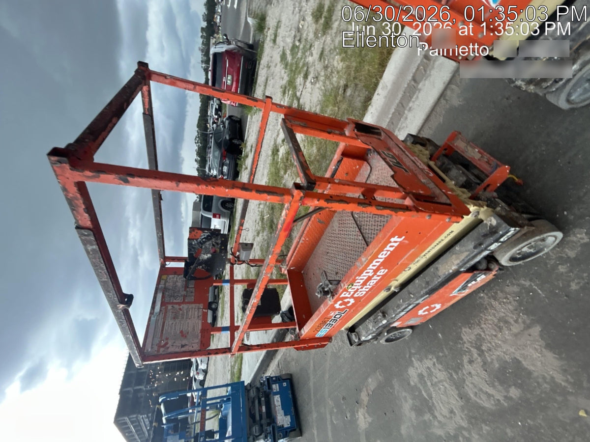 2022 JLG ES1330L