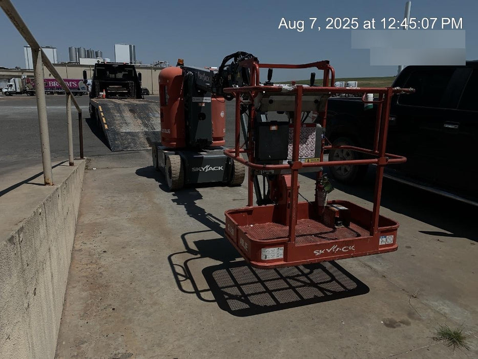 2017 SKYJACK SJ30 AJE