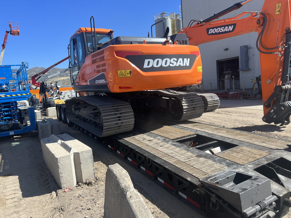 2022 DOOSAN DX225LC-5