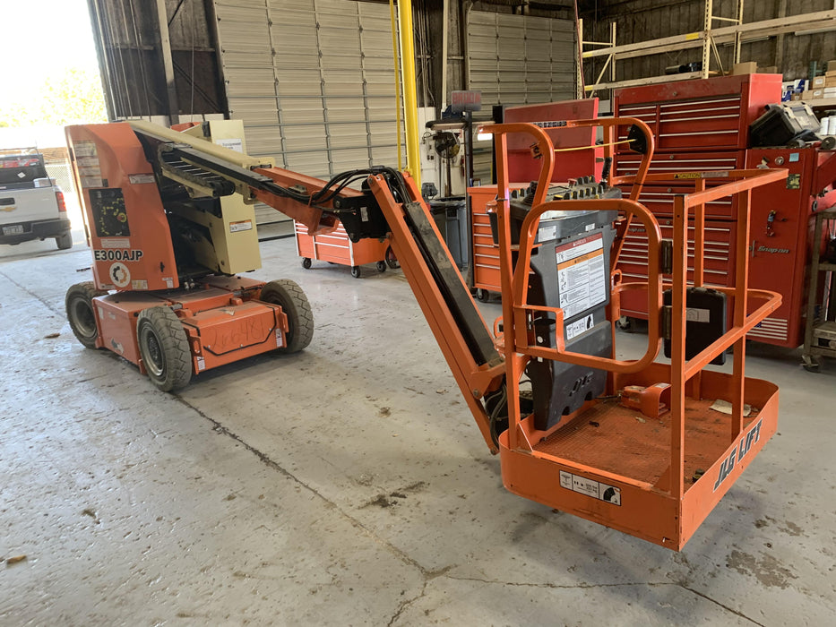 2019 JLG E300AJP