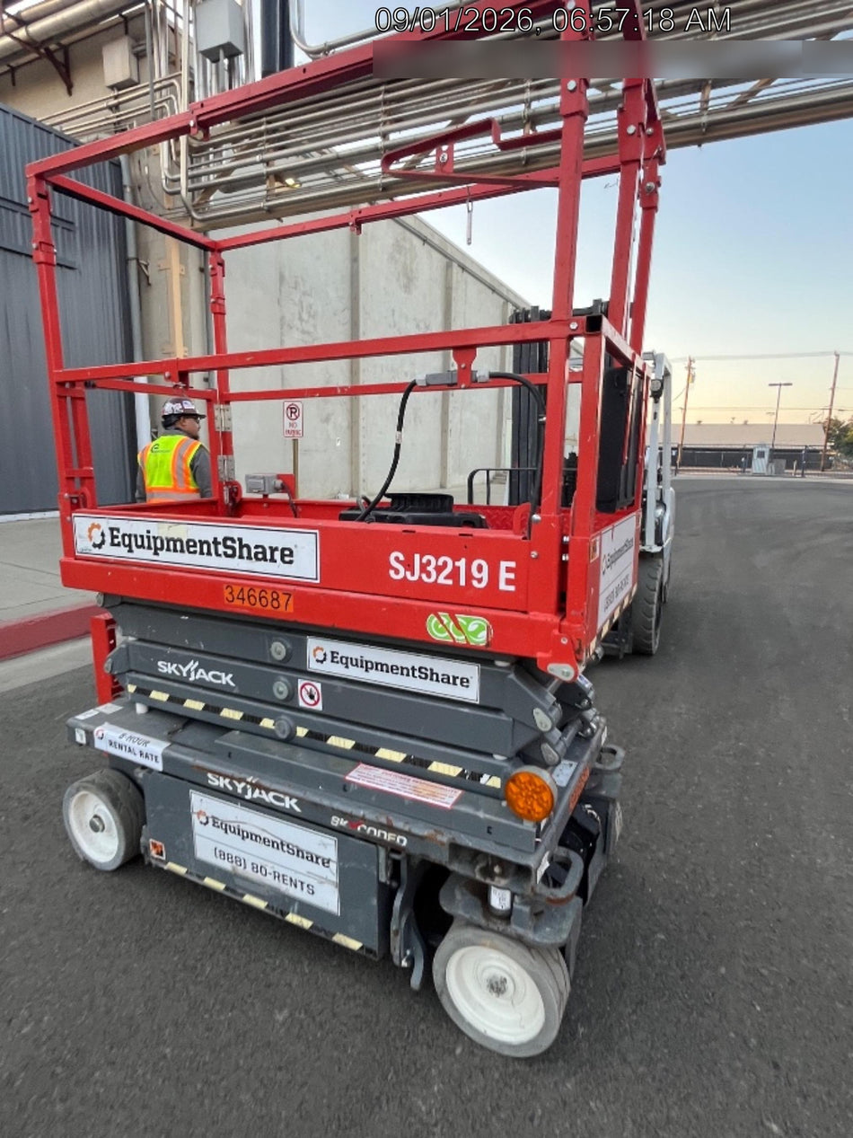 2022 JLG ES1932