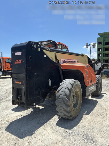 2022 JLG 1075