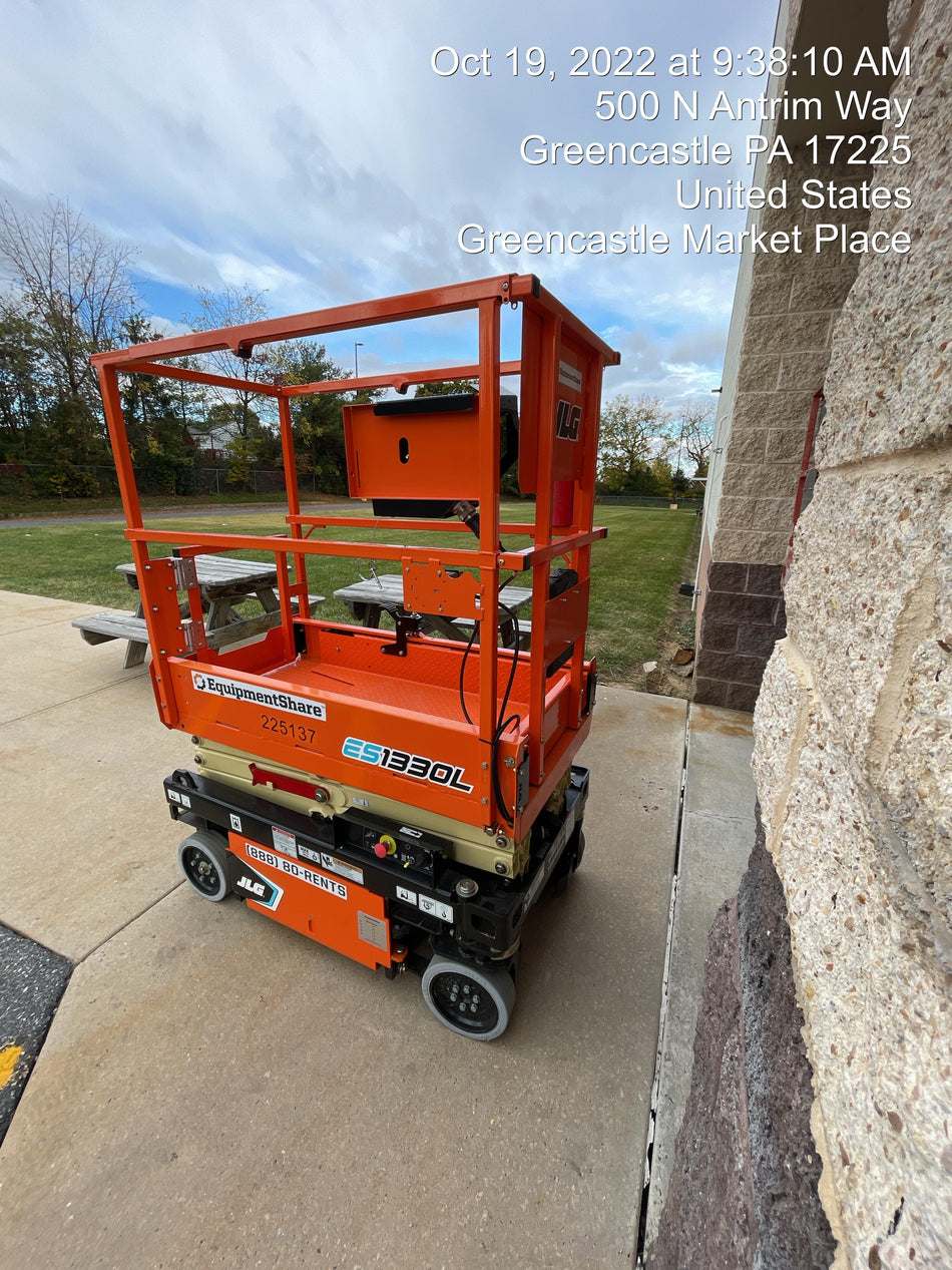 2022 JLG ES1330L