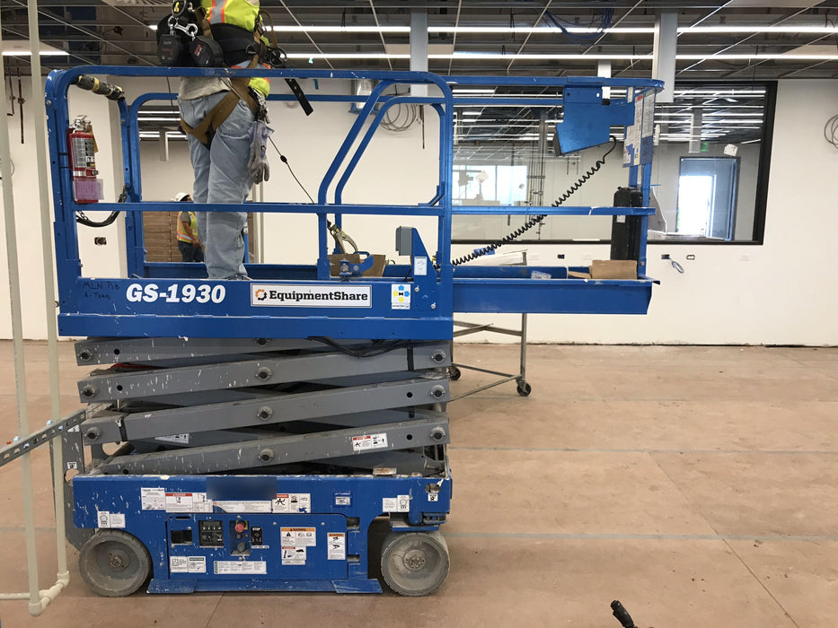 2019 Genie GS-1930 Fixed rails with chain Entry