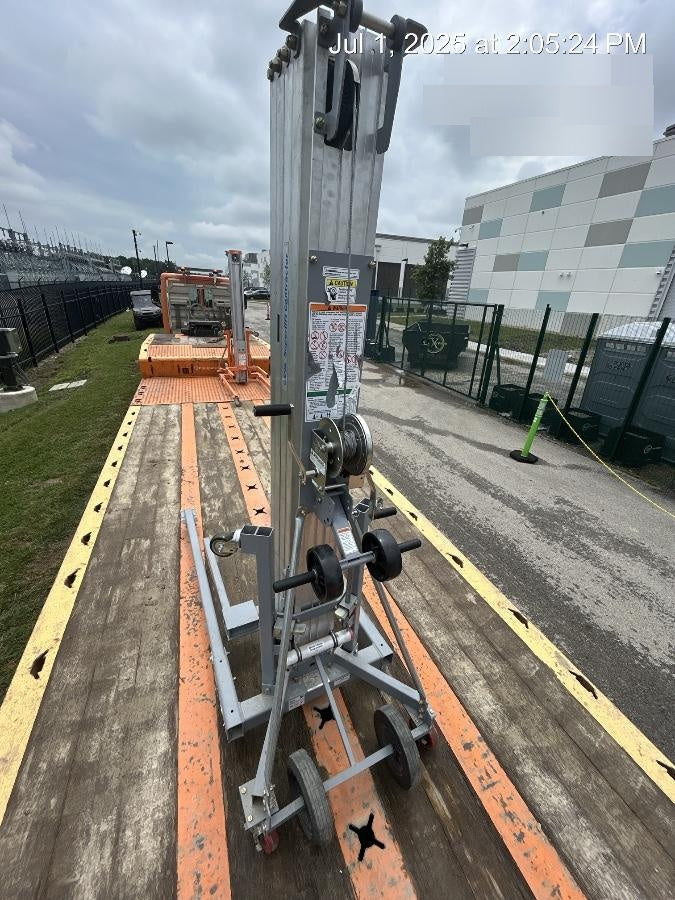 2023 GENIE SLC-24
