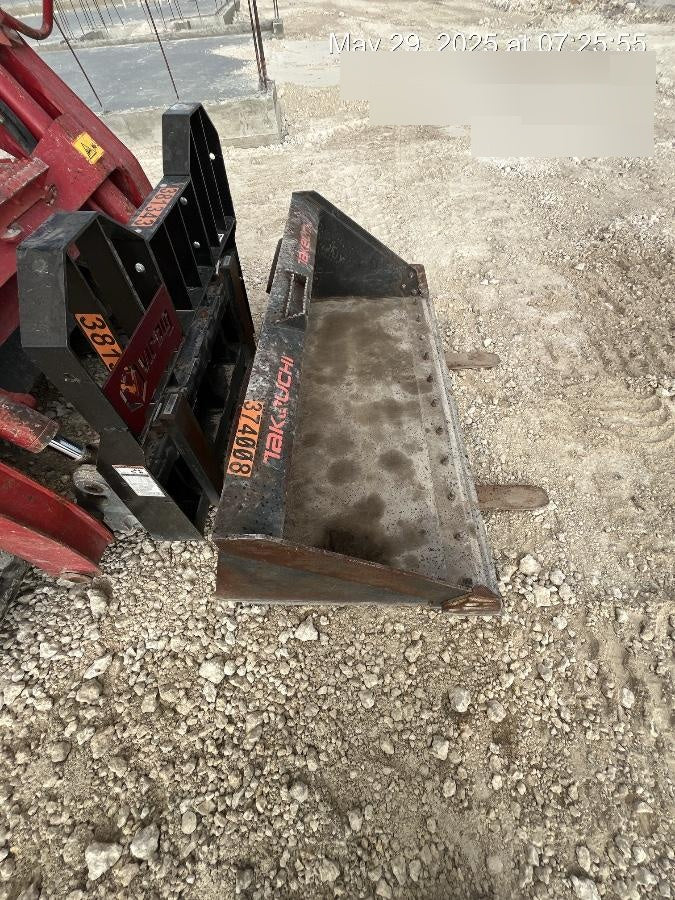 2023 TAKEUCHI 67" Smooth Bucket - Takeuchi