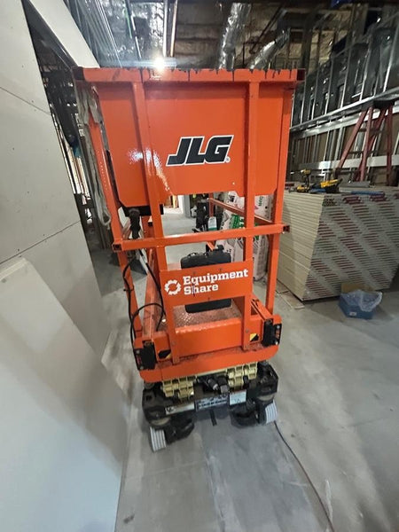 2022 JLG ES1330L