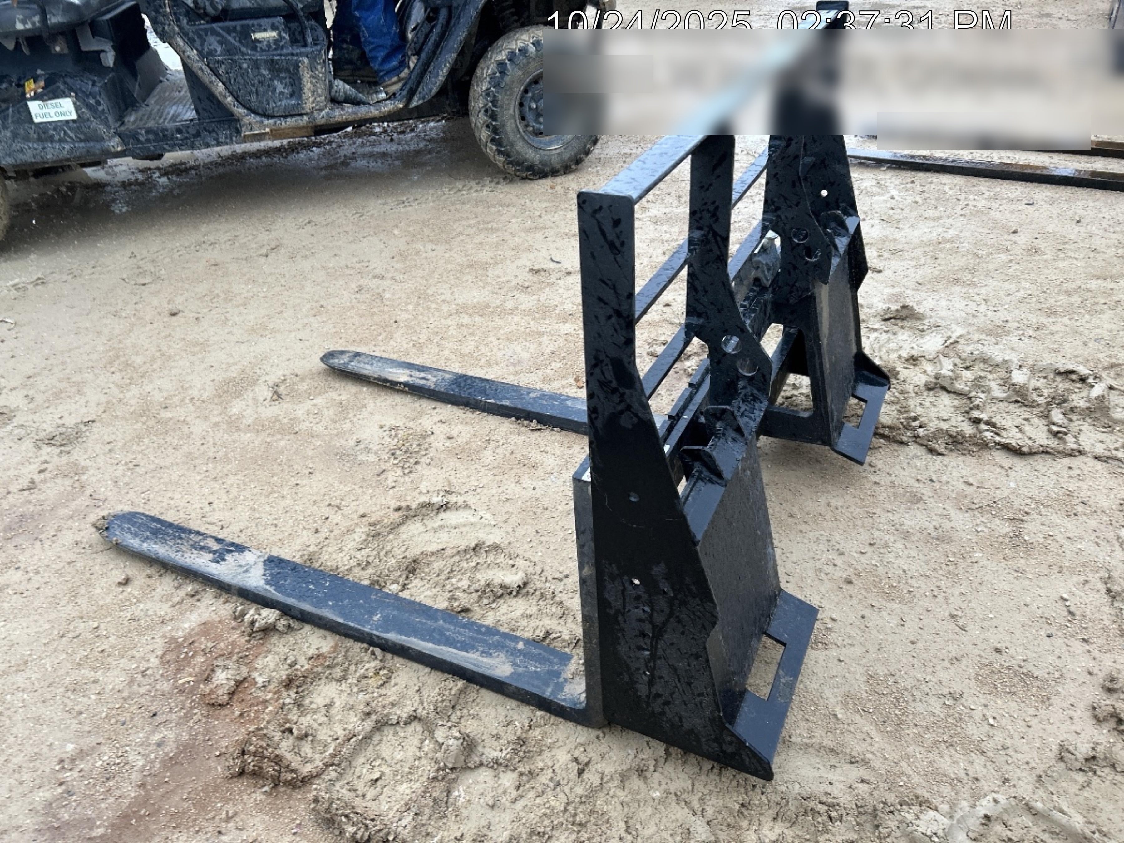 2025 ARROW MATERIAL HANDLING 24" Pallet Fork Frame