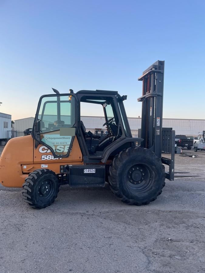 2022 CASE 588H