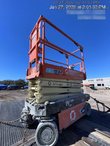 2023 JLG ES1932