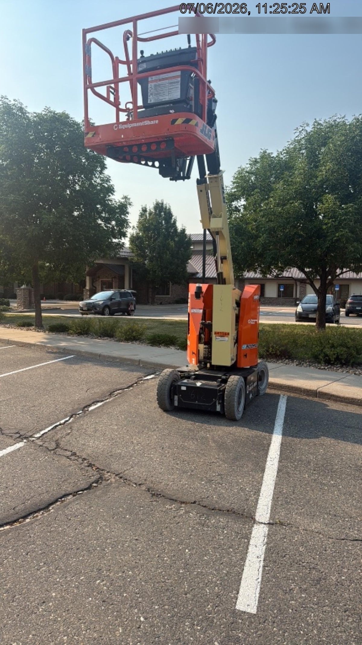 2024 JLG E300AJP
