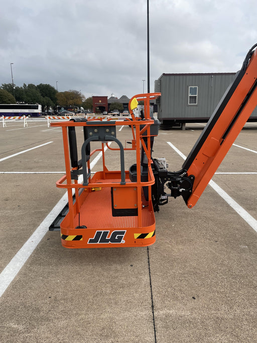 2022 JLG 660SJ