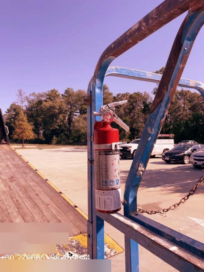 2017 Genie GS-1930 Genie GS-1930 Lift w/Fixed Rail and Chain Entry