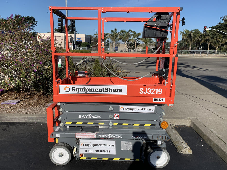 2020 Skyjack SJIII-3219 Solid NM Tires, Half height spring hinged entry gate, Dual Beacons, 800W Inverter