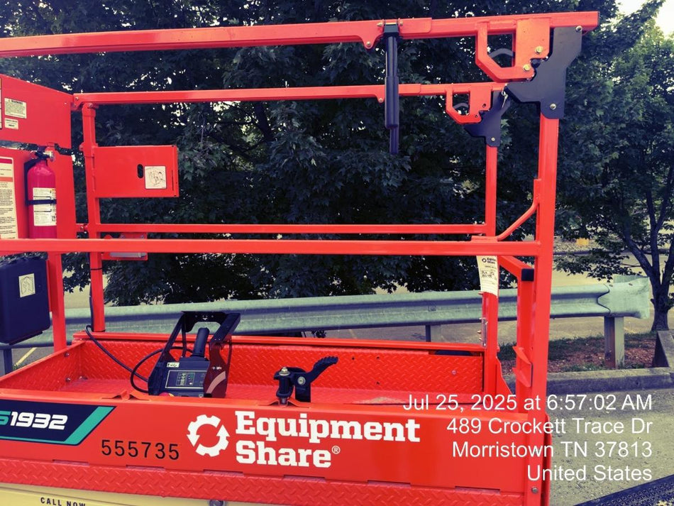 2025 JLG ES1932