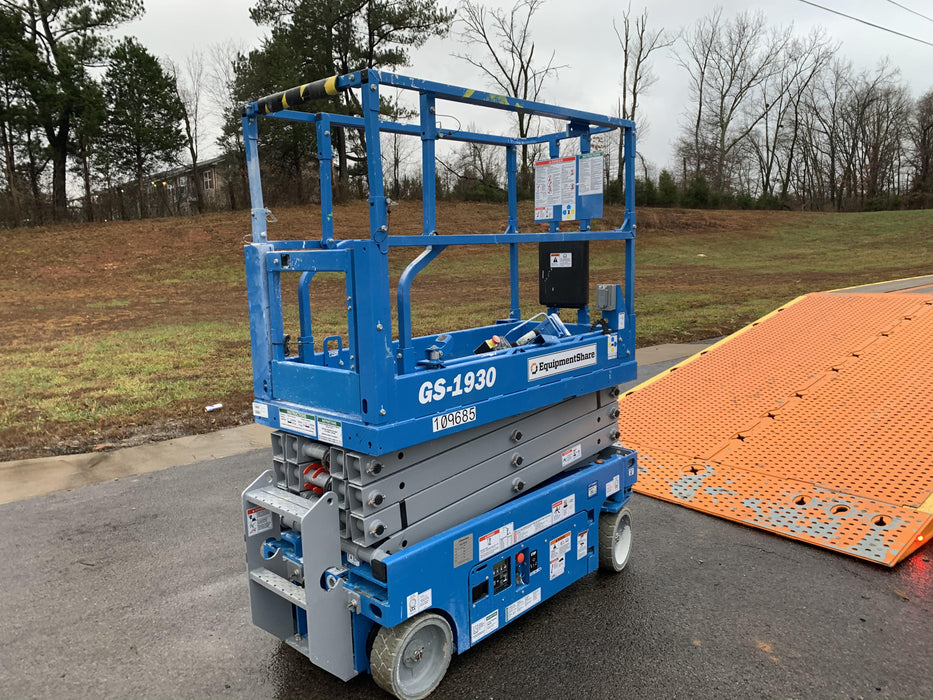 2020 Genie GS-1930 Solid Non Marking Tires, Beacon, Folding rails with half height swing gate, 800W Inverter