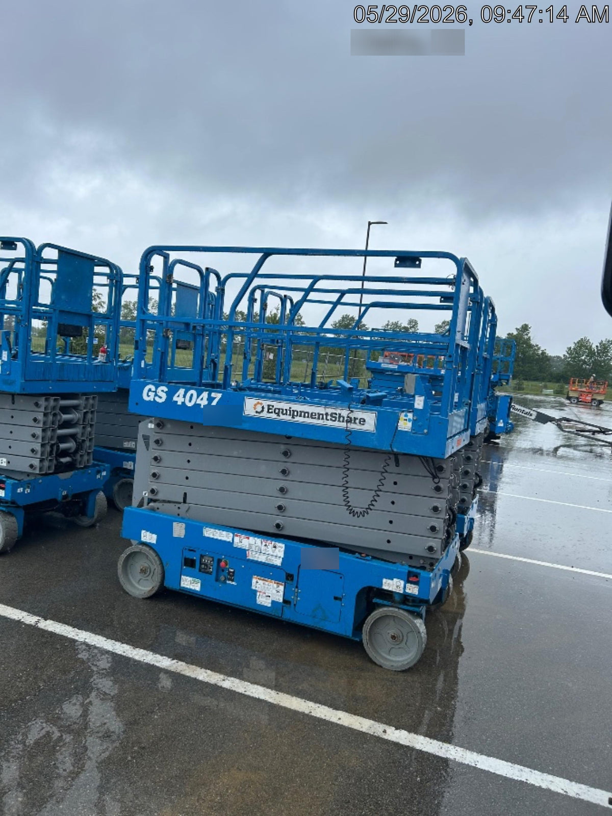 2019 Genie GS-4047 Folding rails with half height swing gate