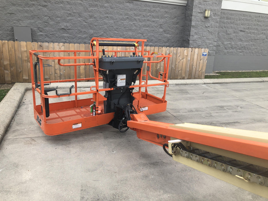 2019 JLG 400S