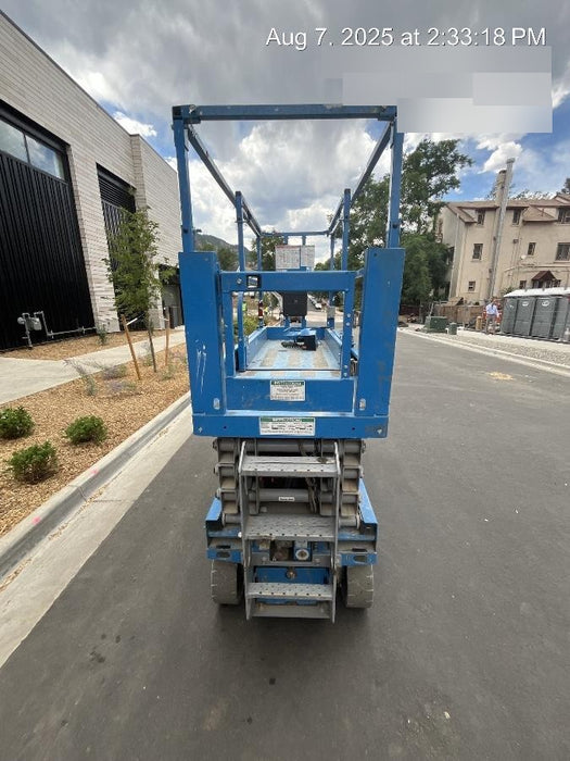 2019 Genie GS-2632 Folding rails with half height swing gate