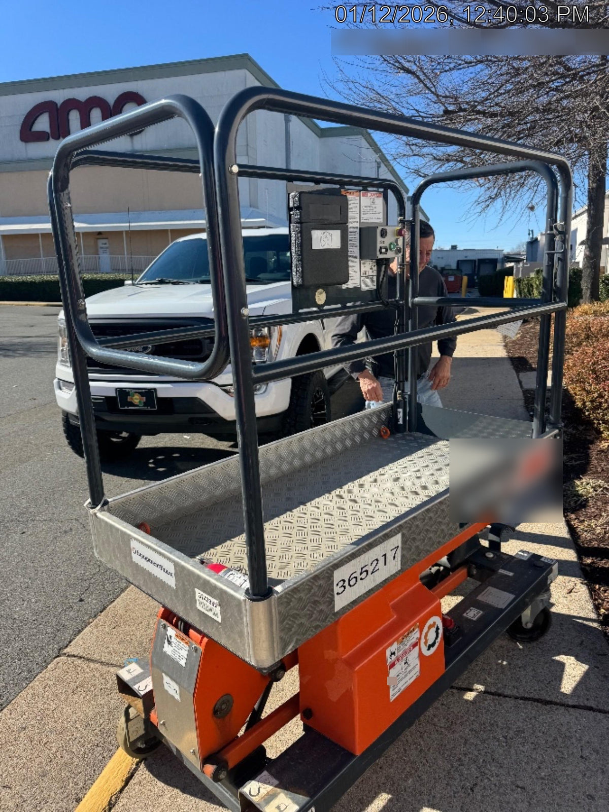 2023 JLG 1030P