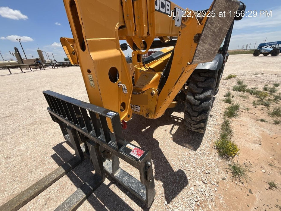 2019 JCB 512-56 Canopy, 109 HP, Solid Tires, STD Worklight, Beacon, Aux Hydraulics, Lifting Eye, Back up Alarm w/66" Carriage/60" Forks