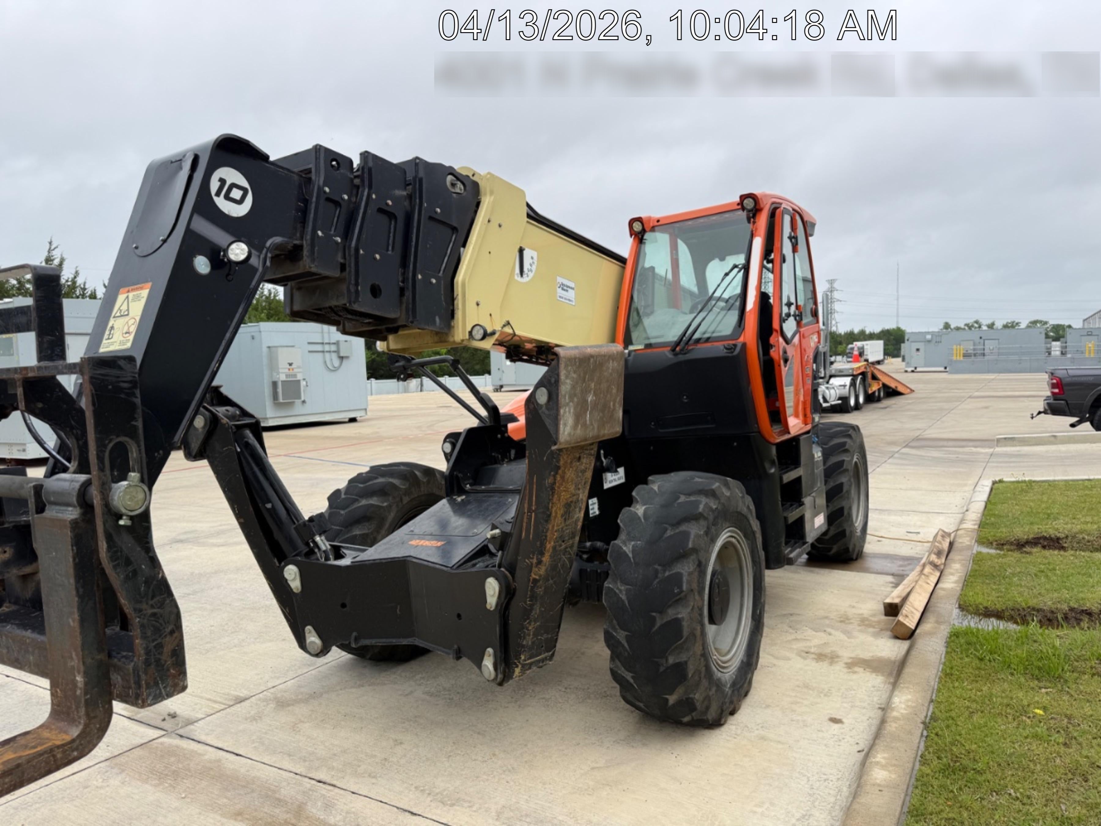 2022 JLG 1075