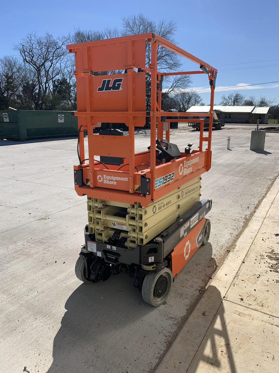 2022 JLG ES1932