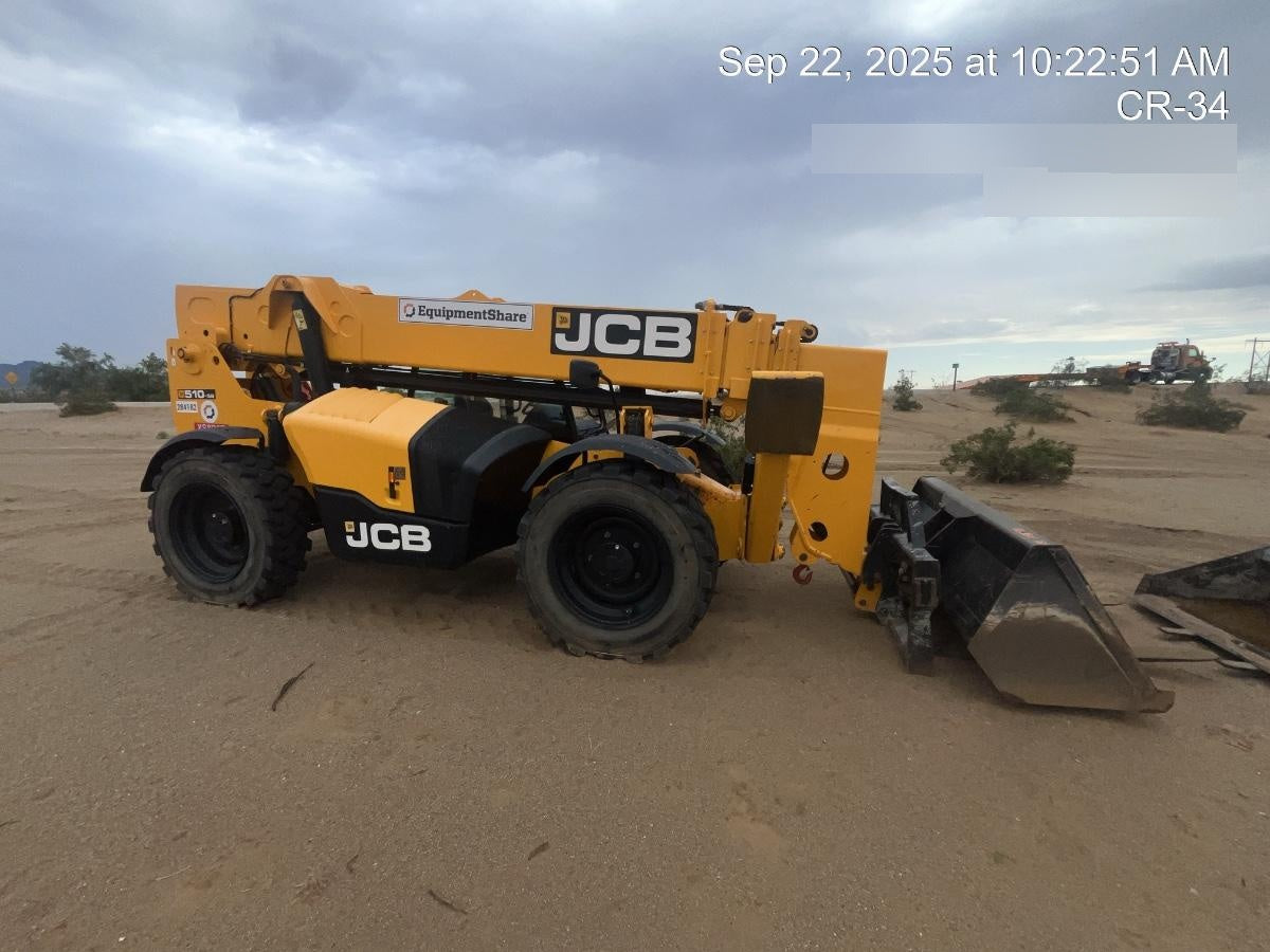 2021 JLG 1001100823