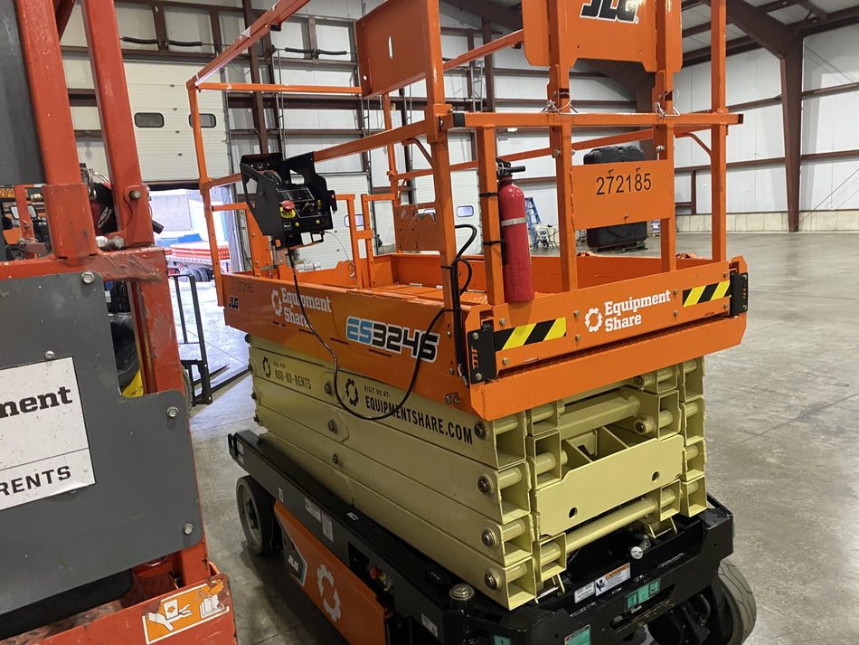 2022 JLG ES3246