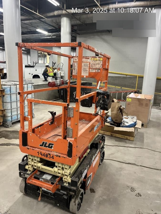 2021 JLG ES1330L