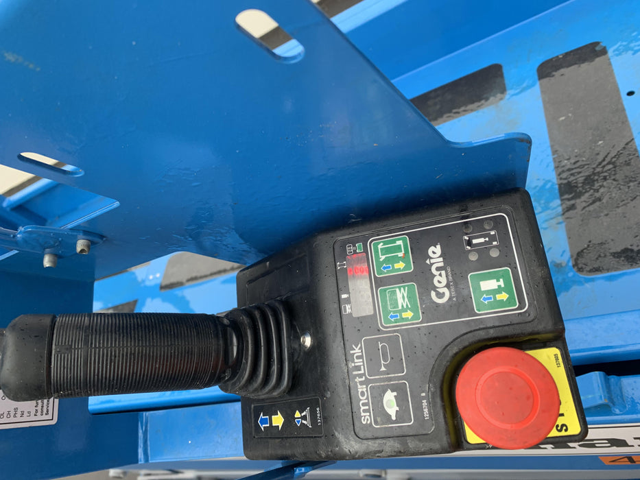 2019 Genie GS-3232 Folding rails with half height swing gate, 800 Amp Inverter