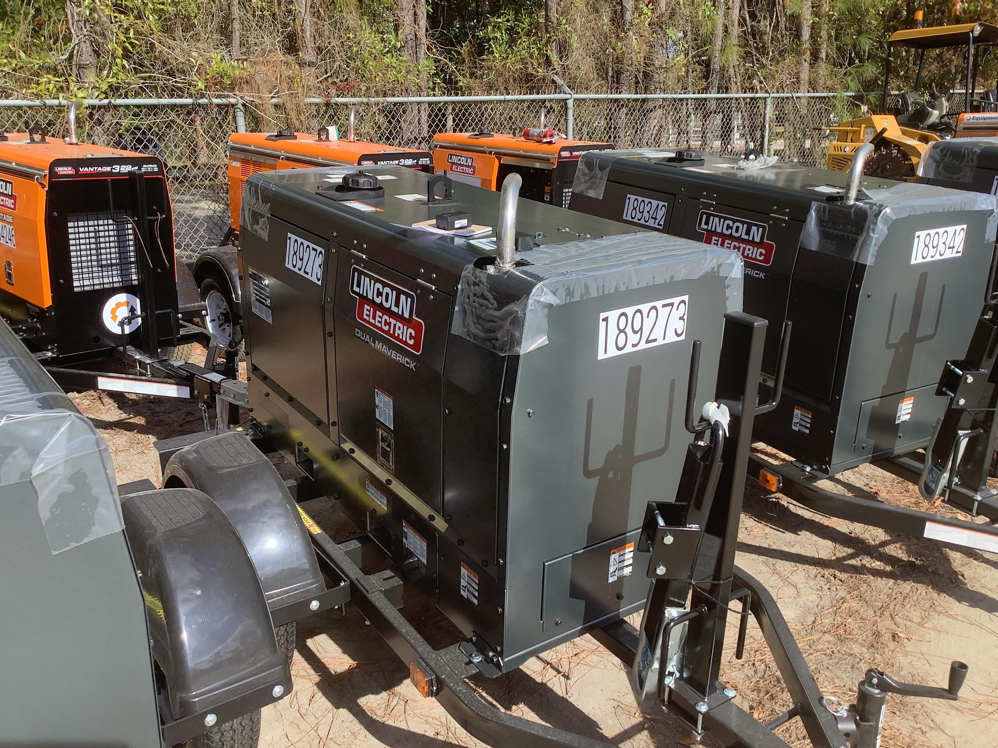 2021 Lincoln Electric Dual Maverick 200/200X Ready Pak 3, Includes Trailer, Cable Rack, Fender Light Kit