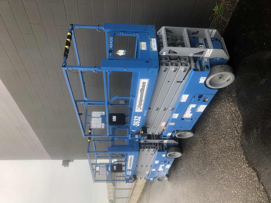 2019 Genie GS-2632 Folding rails with half height swing gate