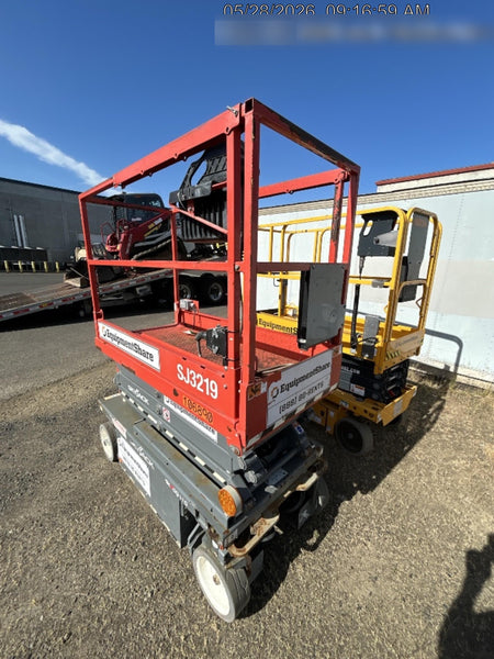 2020 Skyjack SJIII-3219 Solid NM Tires, Half height spring hinged entry gate, Dual Beacons, 800W Inverter