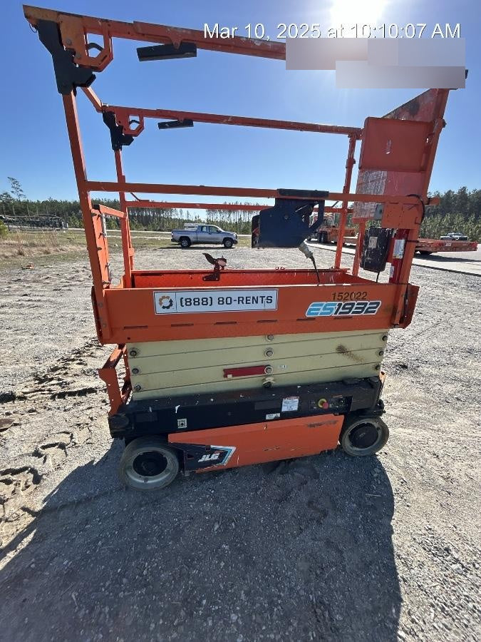 2021 JLG ES1932