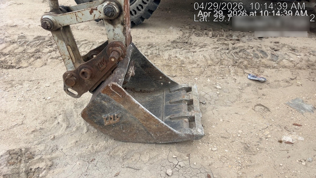 2019 Takeuchi TB260 Canopy, Standard Blade, Auxiliary hydraulics w/Manual QC, Hydraulic thumb, 12" ,18", 24" Bucket