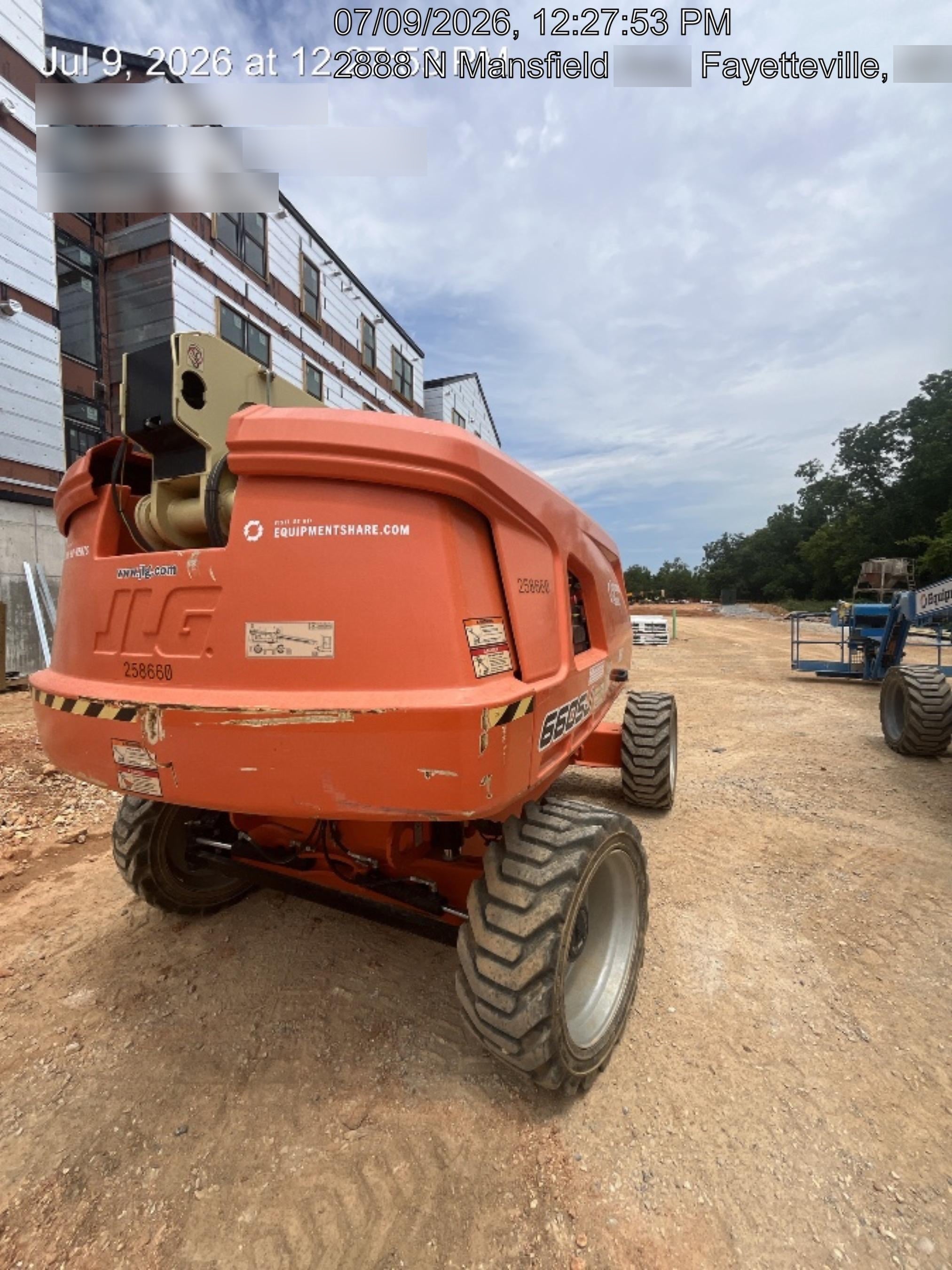 2022 JLG 660SJ