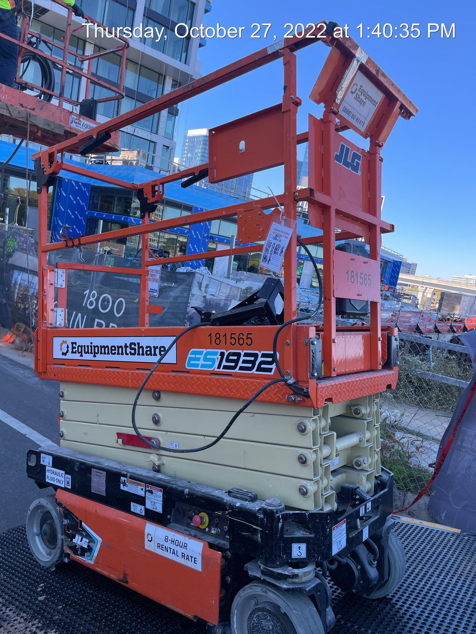 2021 JLG ES1932
