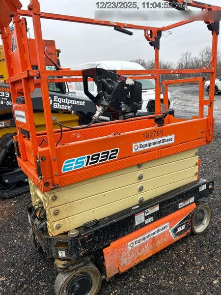 2021 JLG ES1932