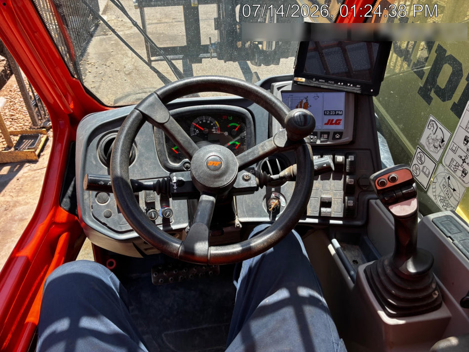 2023 JLG 1732