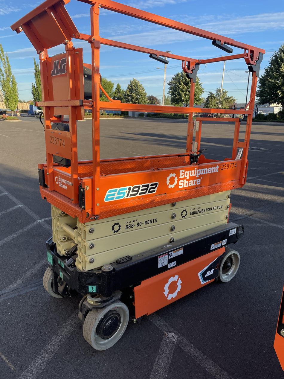 2022 JLG ES1932